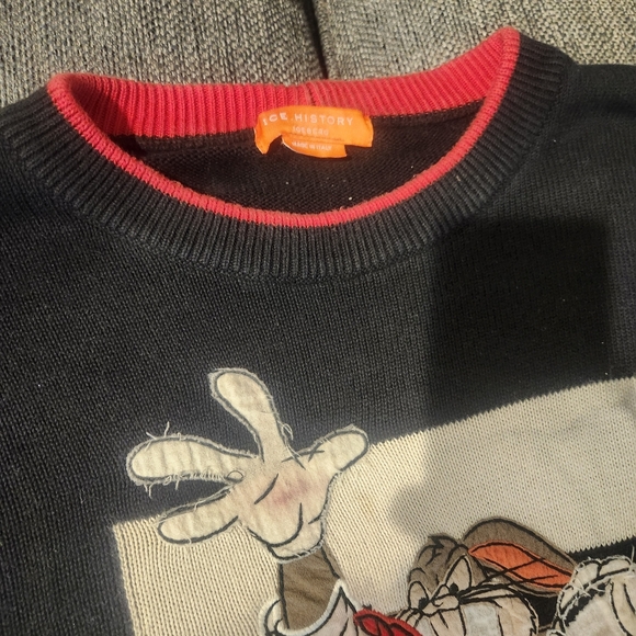 Bug Bunny Iceberg Sweater - Picture 6 of 8
